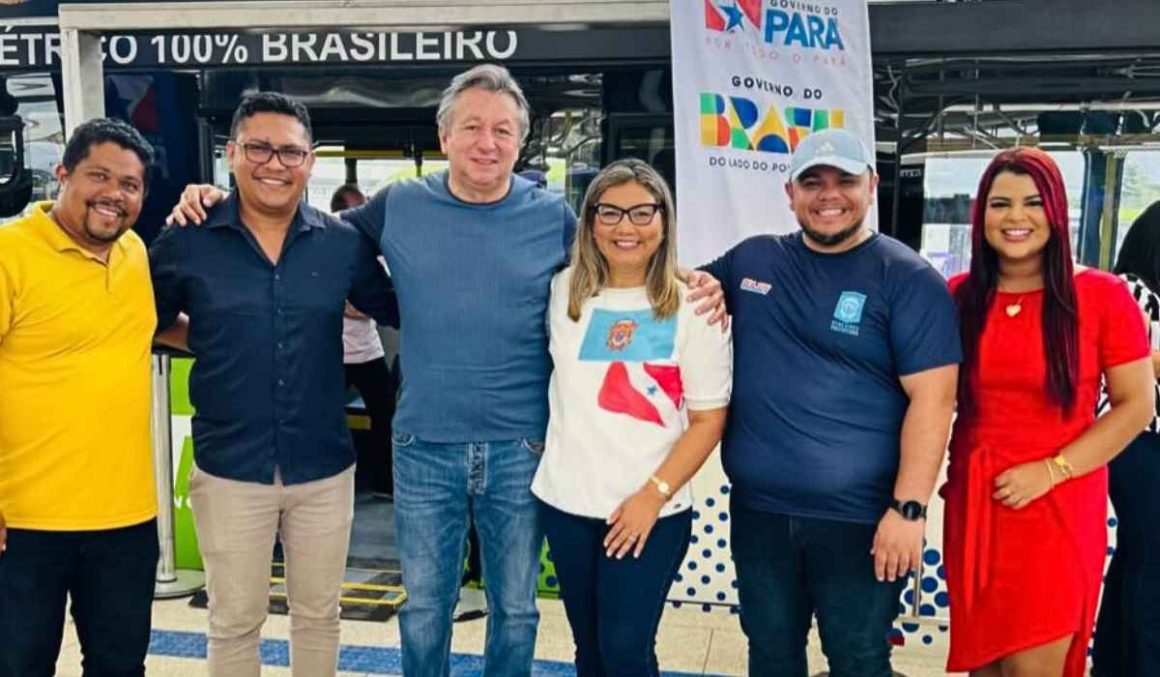 Deputado Eliel Faustino na entrega do BRT Metropolitano: "pouca politicagem e muito trabalho"