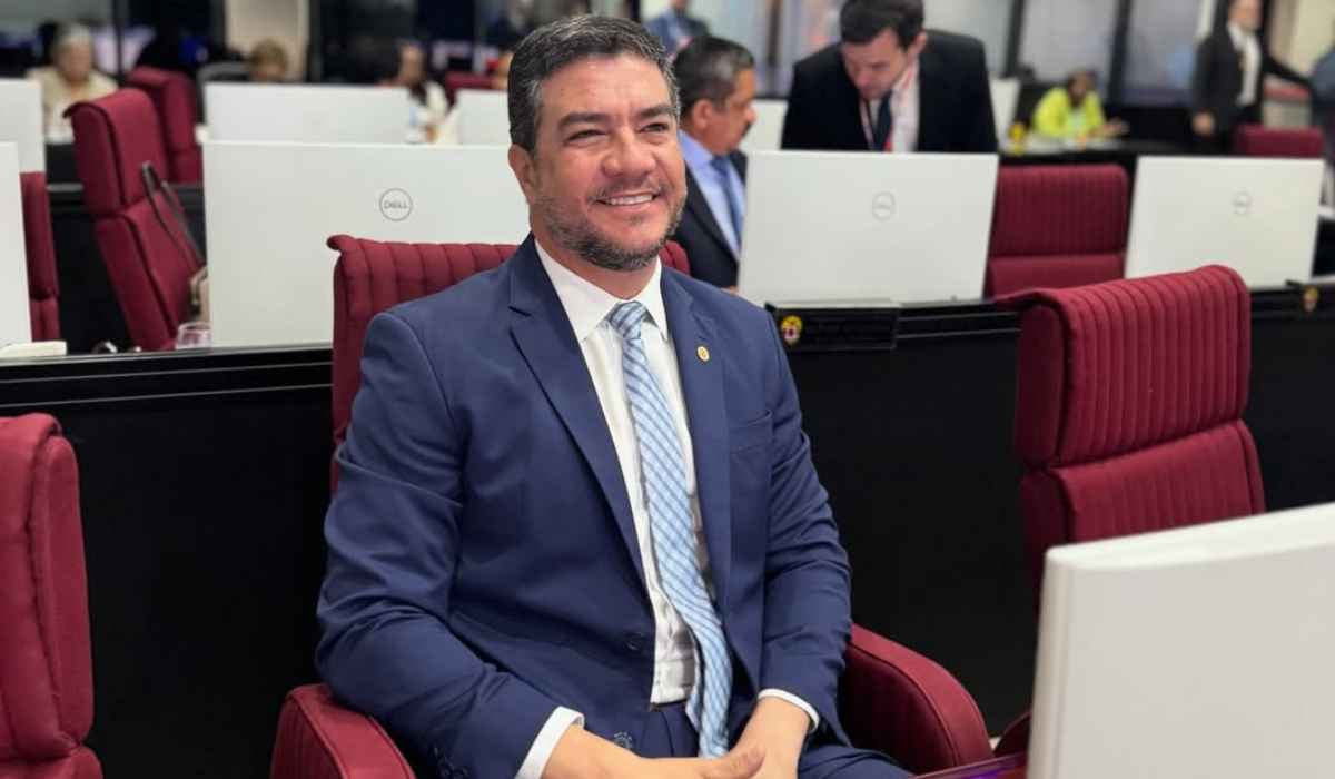 “Seguimos a todo vapor, com compromisso e dedicação”, afirma Ronie Silva ao encerrar período legislativo de 2025