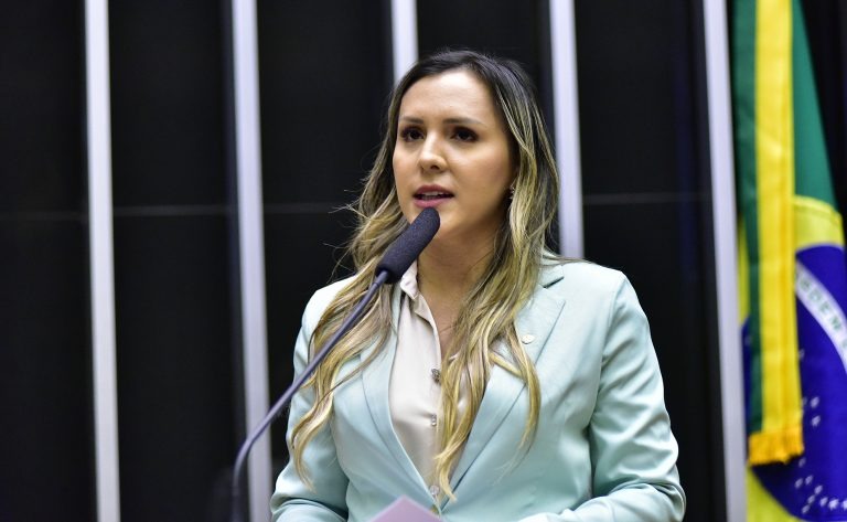 Deputada Andreia Siqueira (MDB) destina emenda de R$ 1 milhão para a Saúde de Tailândia