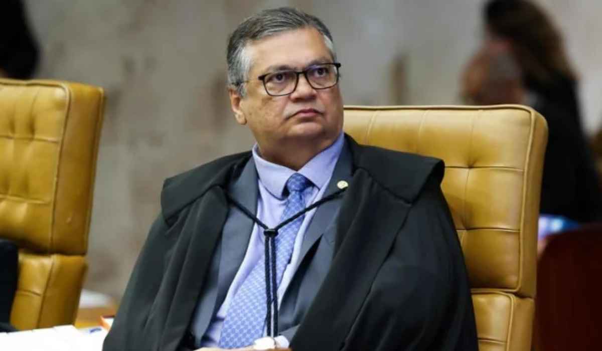 Dino barra execução de emendas de Eduardo Bolsonaro e Ramagem