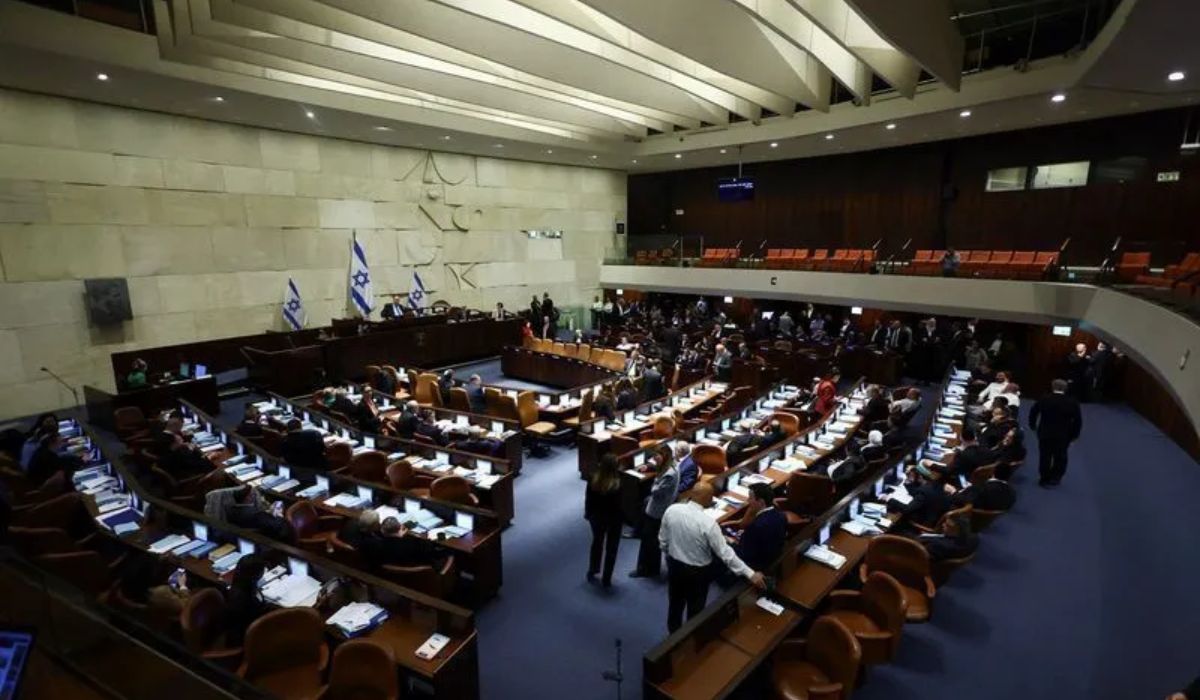 Censura Prorrogada: Israel Estende Lei que Cala Veículos Estrangeiro