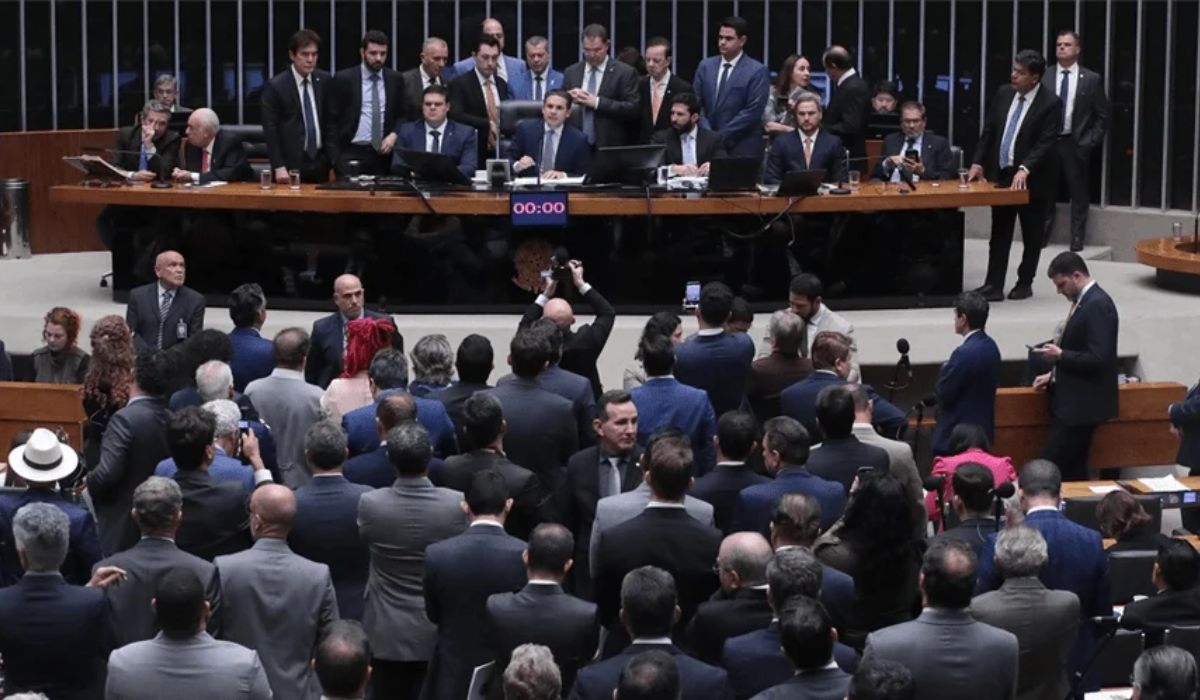 Câmara aprova PL da Dosimetria que pode reduzir pena de Bolsonaro