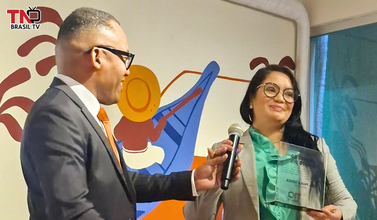 Advogada Paula Souza recebe a Honraria TN Brasil TV: Líderes do Direito 2025