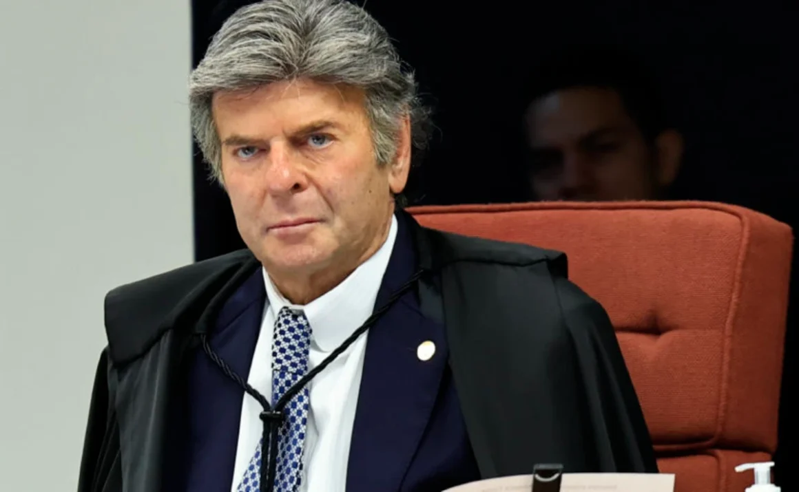 Luiz Fux rejeita recurso e valida decisão de Toffoli sobre prisão de Bolsonaro Luiz Fux rejeita recurso e valida decisão de Toffoli sobre prisão de Bolsonaro