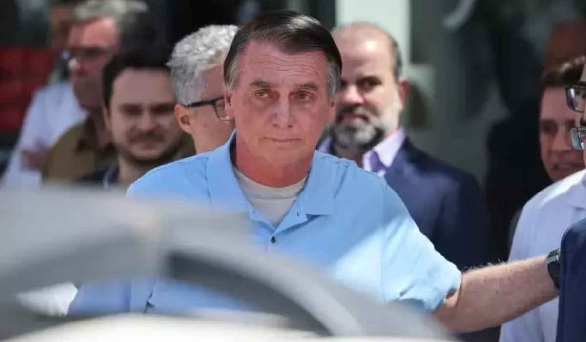 Jair Bolsonaro retorna à prisão após alta hospitalar