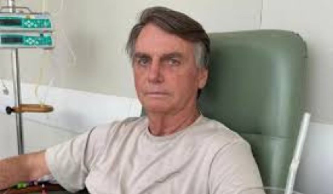 Bolsonaro recebe alta hospitalar e retorna à custódia da Polícia Federal