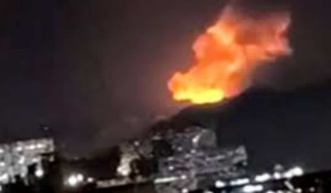 Ato de violação: Estados Unidos ataca a Venezuela e sequestra Nicolás Maduro Escalada de Tensão na Venezuela: Explosões Abalam Caracas