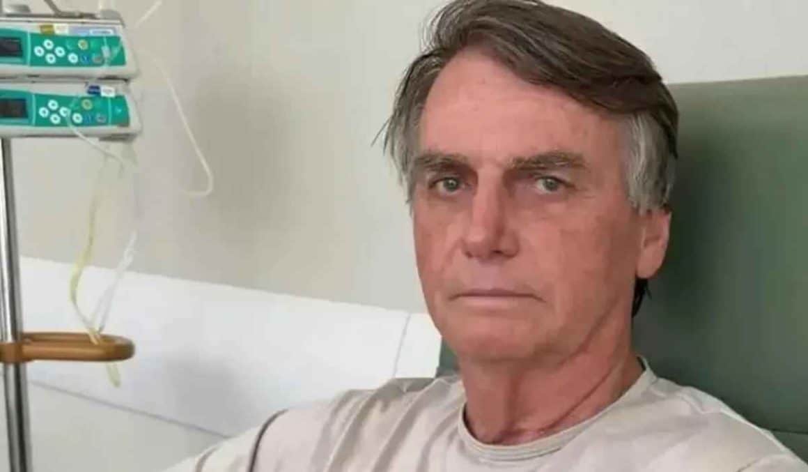 Bolsonaro é levado a hospital após cair e bater cabeça na Superintendência da PF