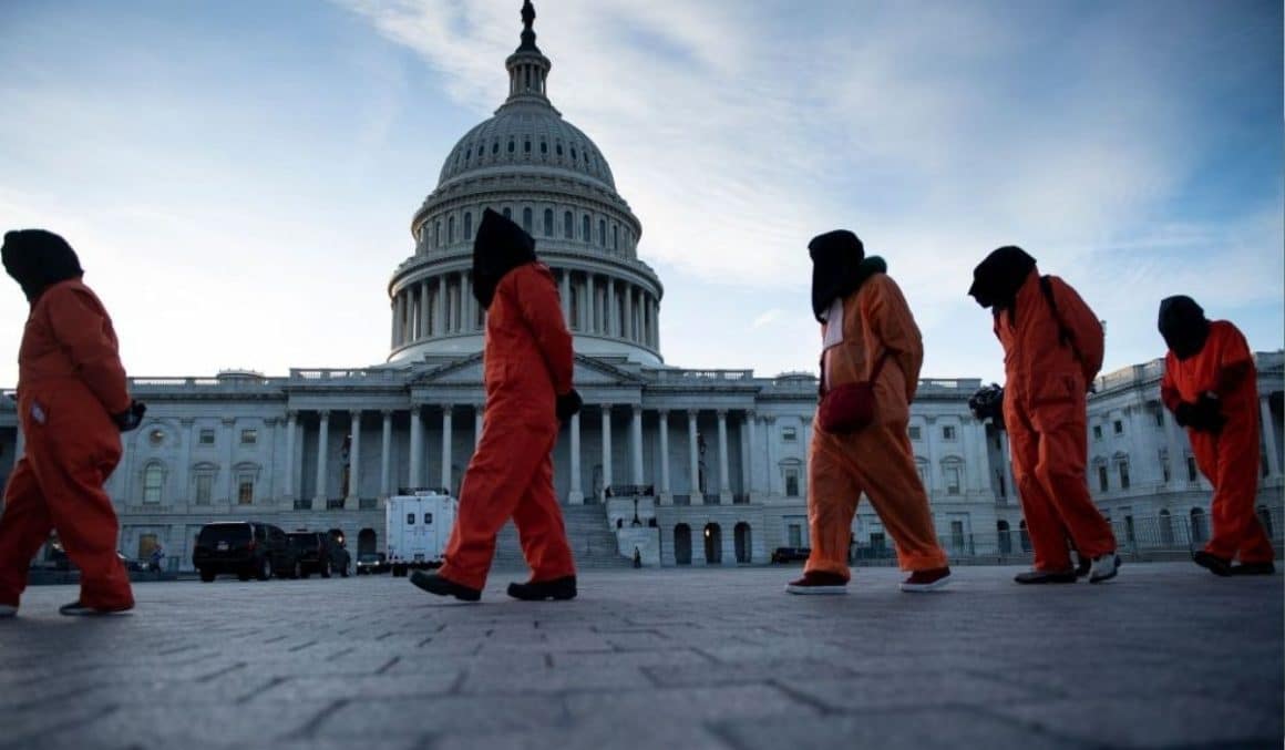 Baía de Guantánamo: décadas de injustiça praticadas pelos Estados Unidos