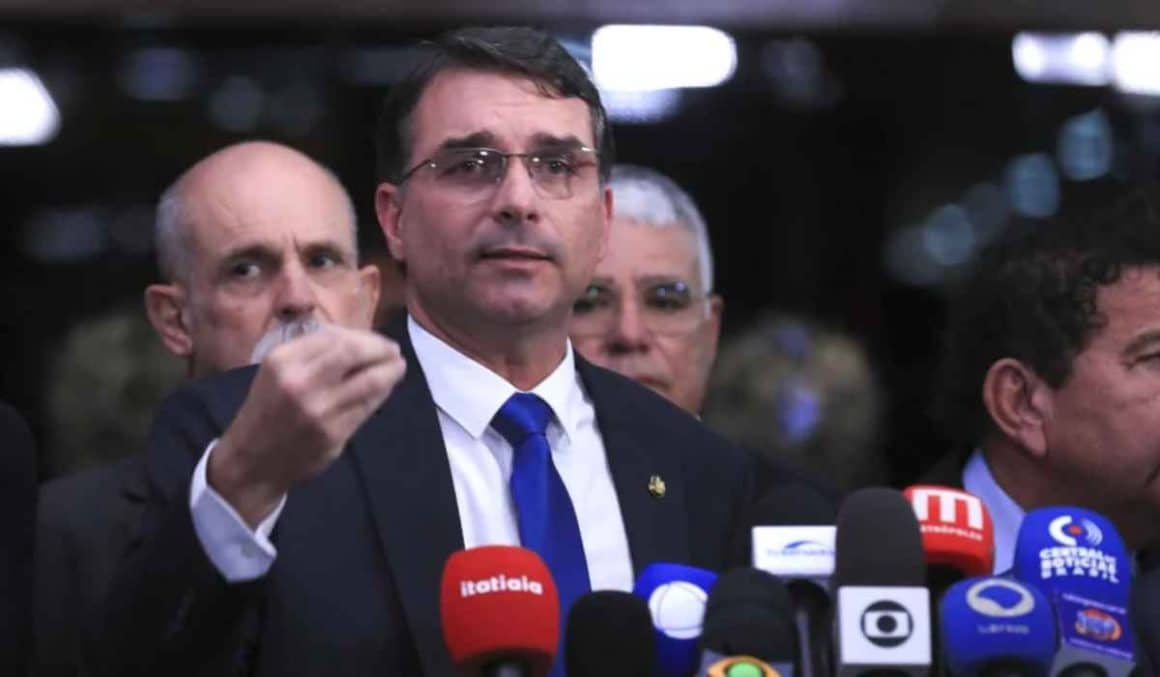 Flávio sobre pré-candidatura: 'Ninguém perde a eleição para o Lula'