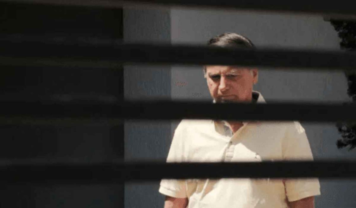 Defesa pede a Moraes para Bolsonaro ter Smart TV e assistência religiosa