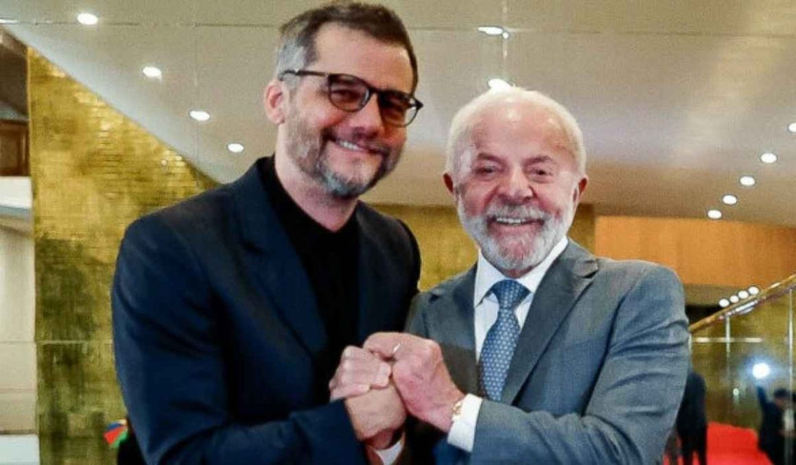 Vídeo: Após Globo de Ouro, Lula liga para Wagner Moura, que se emociona