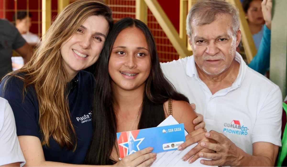 Paula Titan: Cheques do programa 'Sua Casa' são entregues em Castanhal