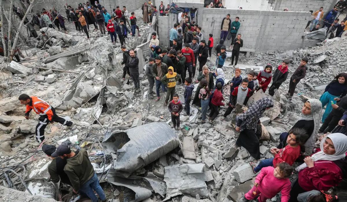 Violência em Gaza: Bombardeios israelenses matam jornalistas e crianças