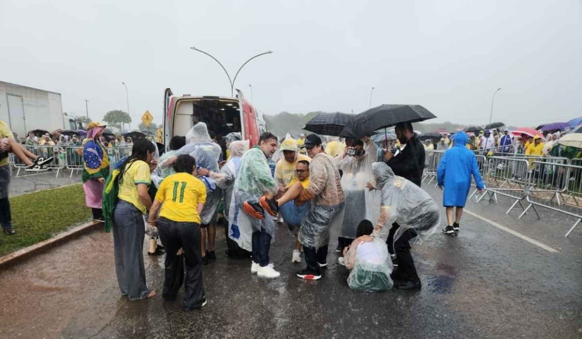 Raio fere gravemente 11 bolsonaristas durante caminhada de Nikolas Ferreira Raio fere gravemente 11 bolsonaristas durante caminhada de Nikolas Ferreira