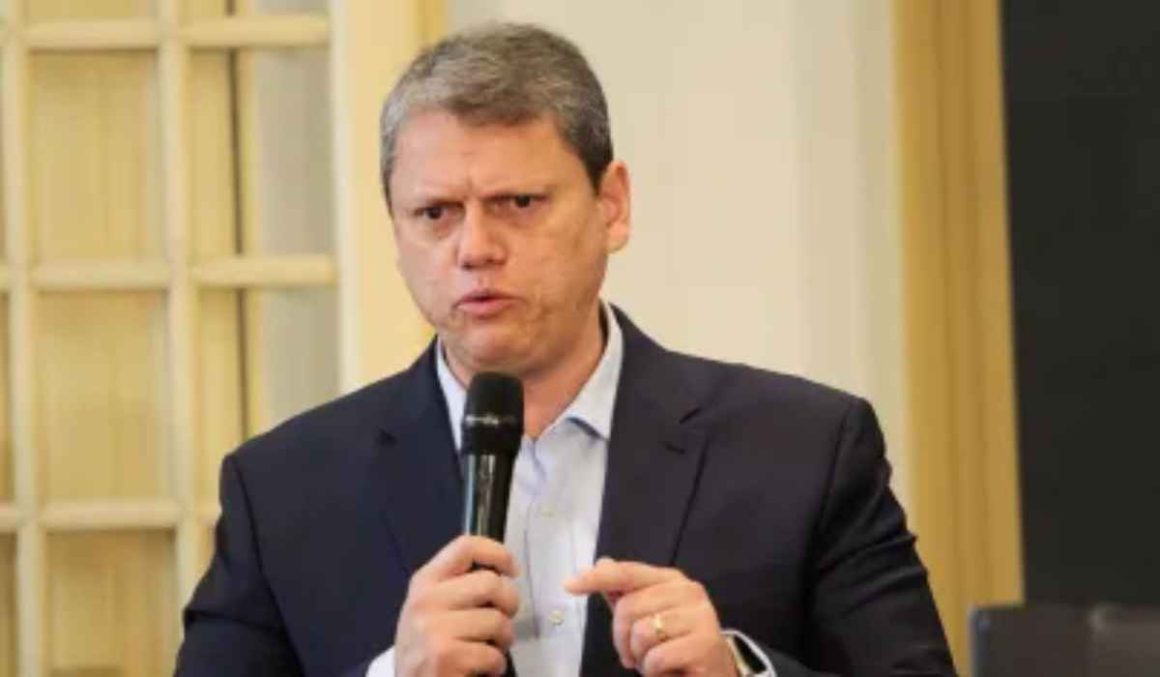 Tarcísio diz que Bolsonaro aprova pré-candidatura de Caiado: ‘Todos juntos contra o PT’