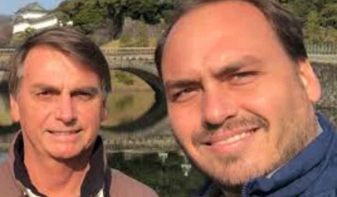 Carlos faz pedido após visita a Bolsonaro: 'Só assim para ele ficar de pé'