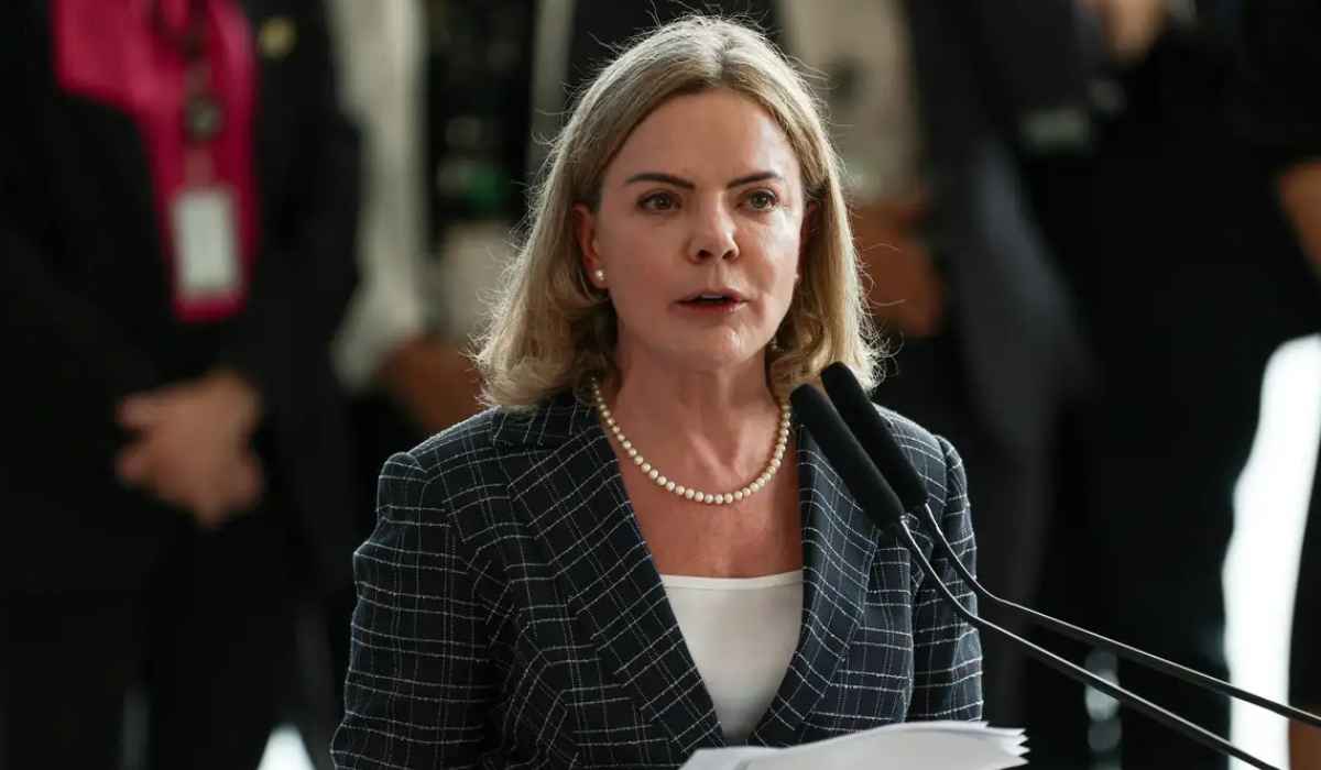 Gleisi chama Tarcísio de "cara de pau" após governador falar em "crise moral"