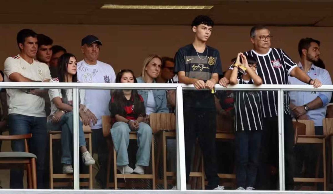 Moraes e Dino assistem à final da Supercopa Rei no Mané Garrincha