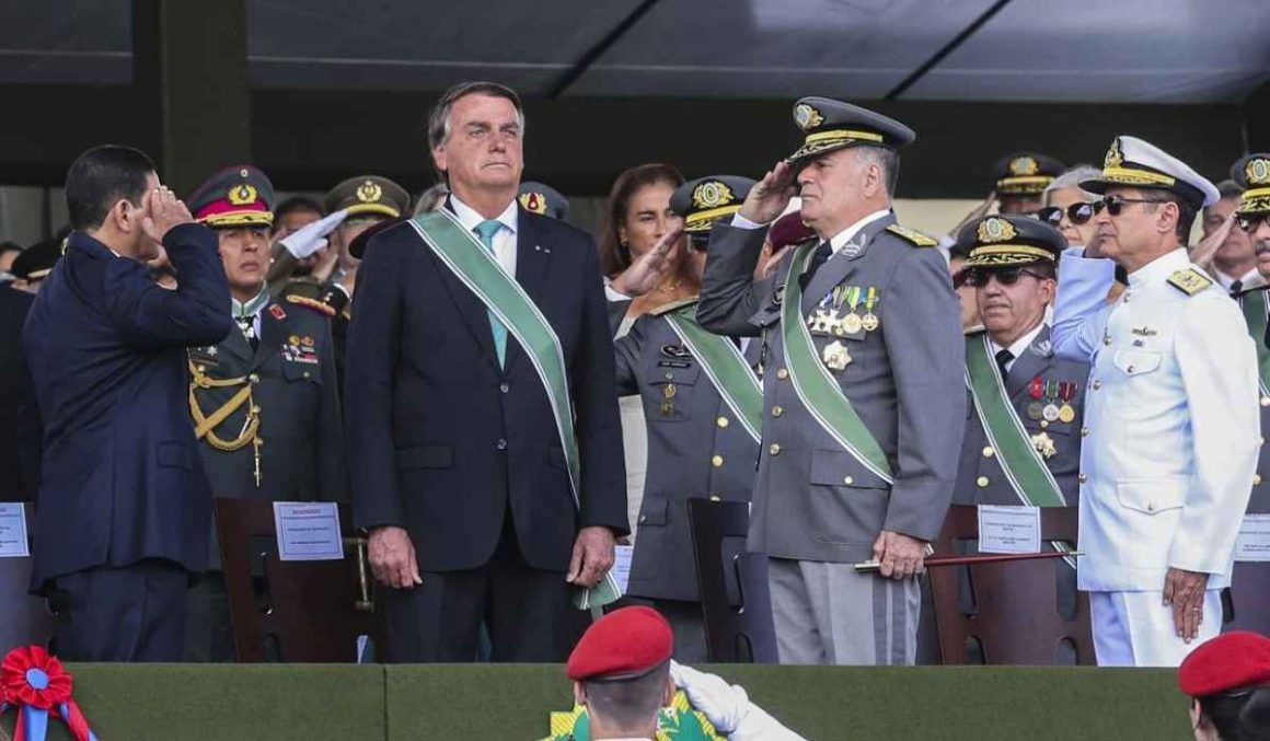 MP pede expulsão de Bolsonaro e de outros militares e perda de patente