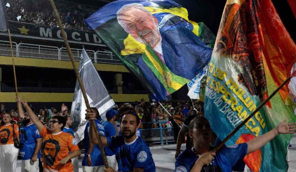 Desfile em homenagem a Lula na Sapucaí terá ministros e deputados