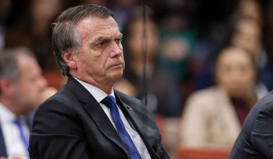 Defesa diz que Bolsonaro piorou e cobra decisão de Moraes sobre pedido de prisão domiciliar