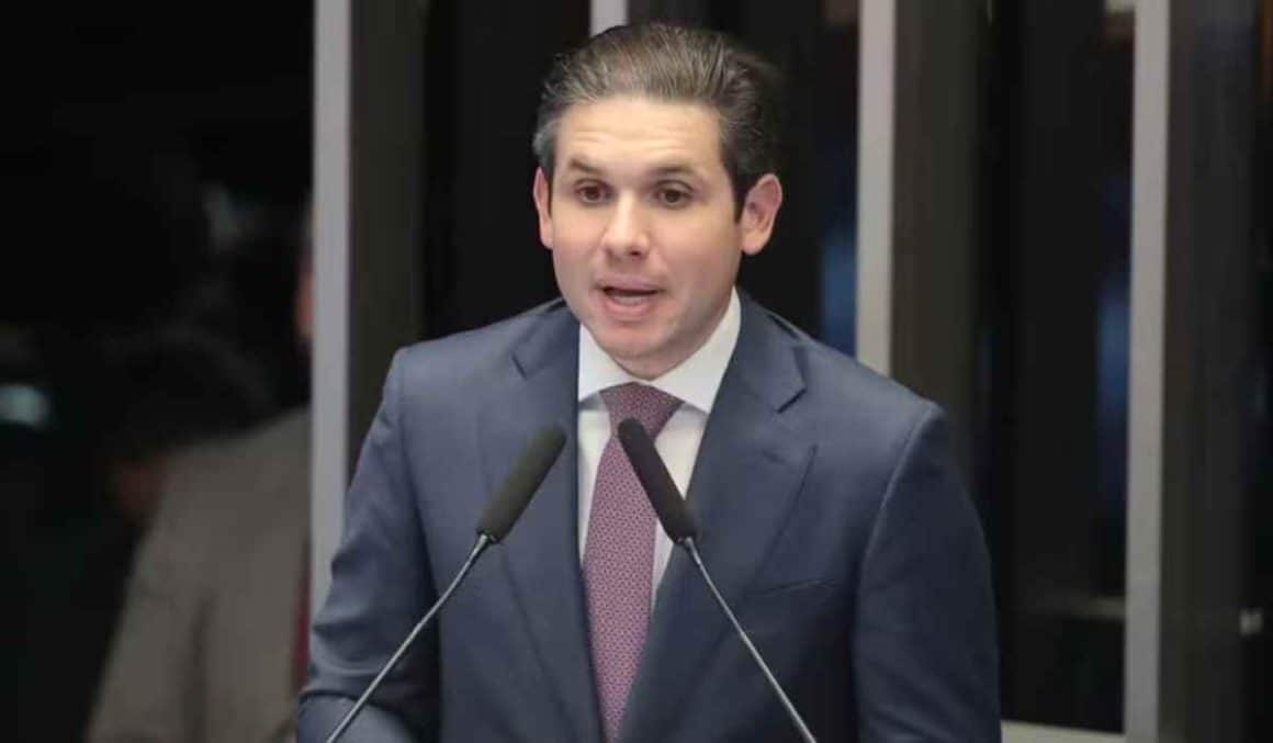 Hugo Motta encaminha PEC do fim da escala 6x1 à CCJ