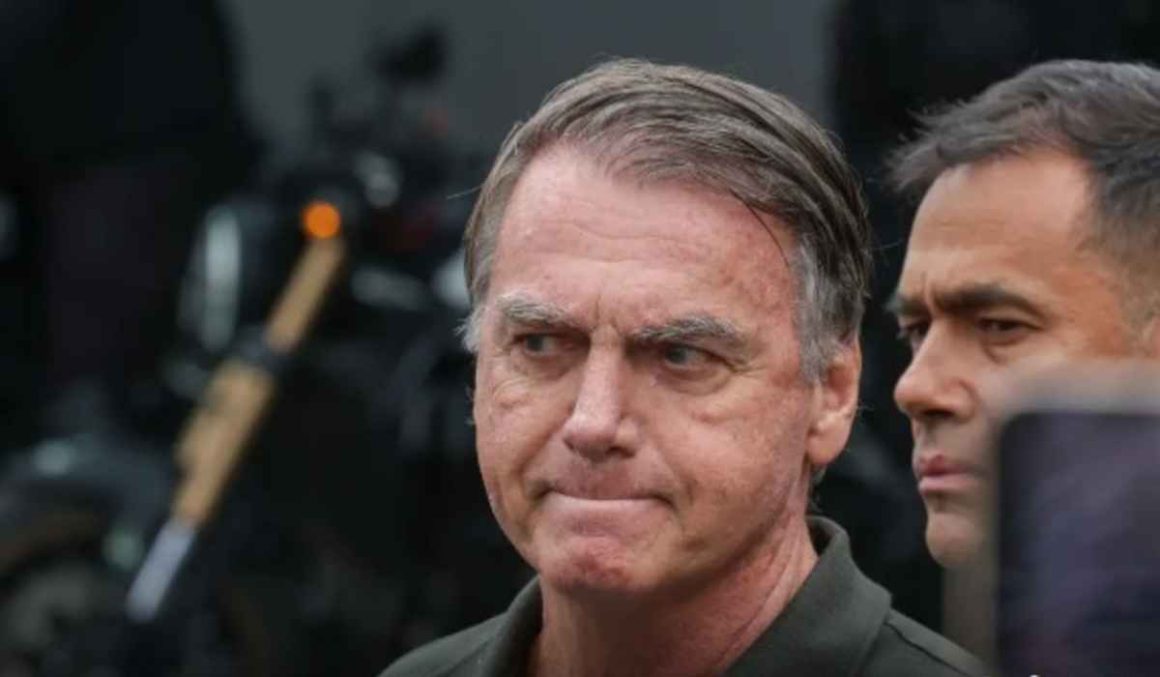 Bolsonaro tem 10 dias para entregar defesa contra perda de patente no Exército