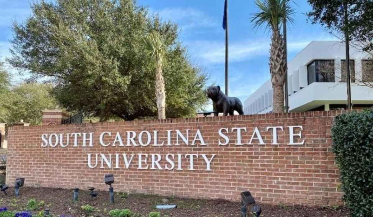 Tiroteio em universidade deixa 2 mortos e 1 ferido nos EUA