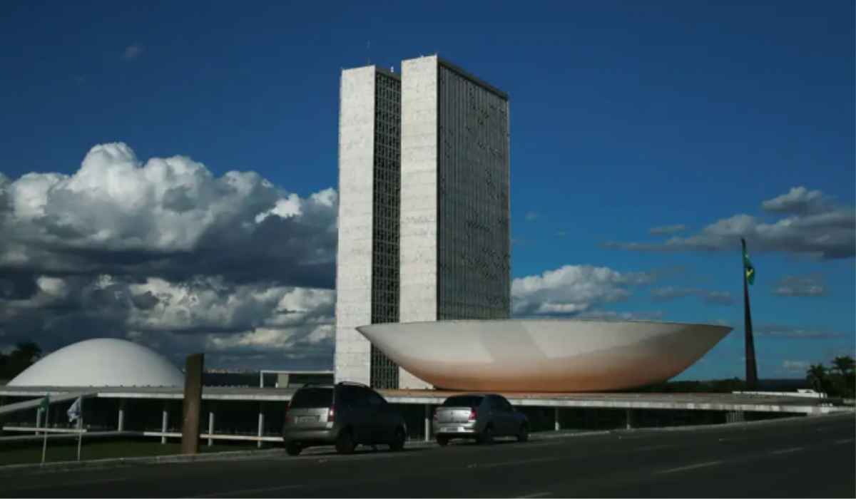 Comissão da Câmara aprova proposta para facilitar compra da primeira arma