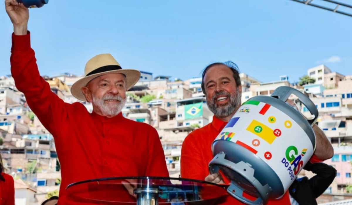 Lula sanciona lei que garante gratuidade do gás de cozinha para 15 milhões de famílias de baixa renda