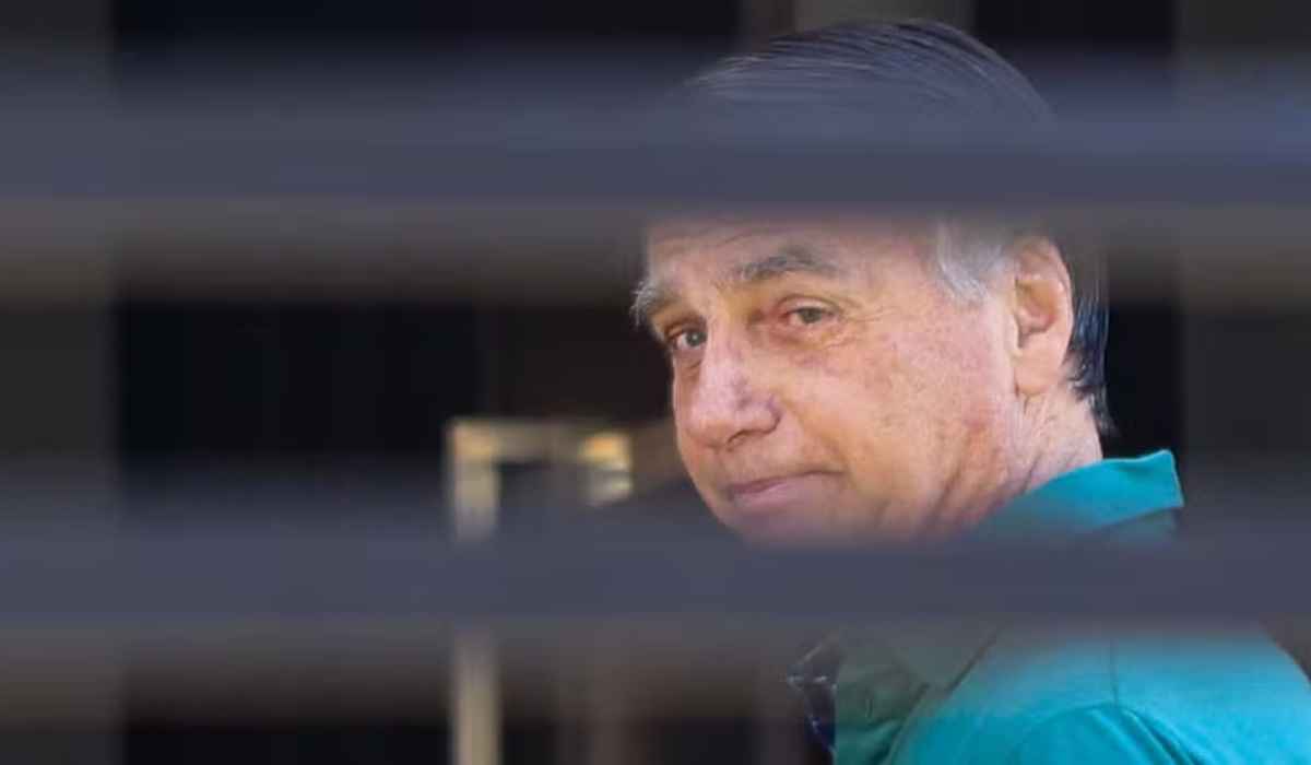 Bolsonaro passa mal na Papudinha, diz Carlos