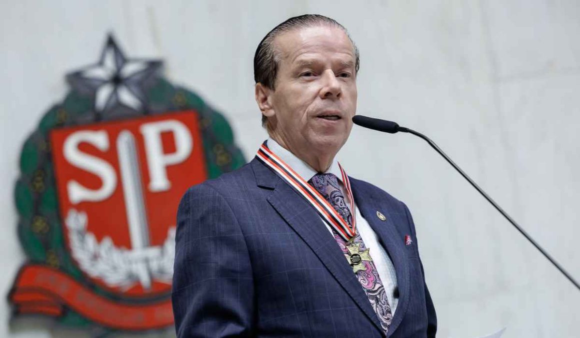 Pastor diz que foliões de escola que homenageou Lula “terão câncer”