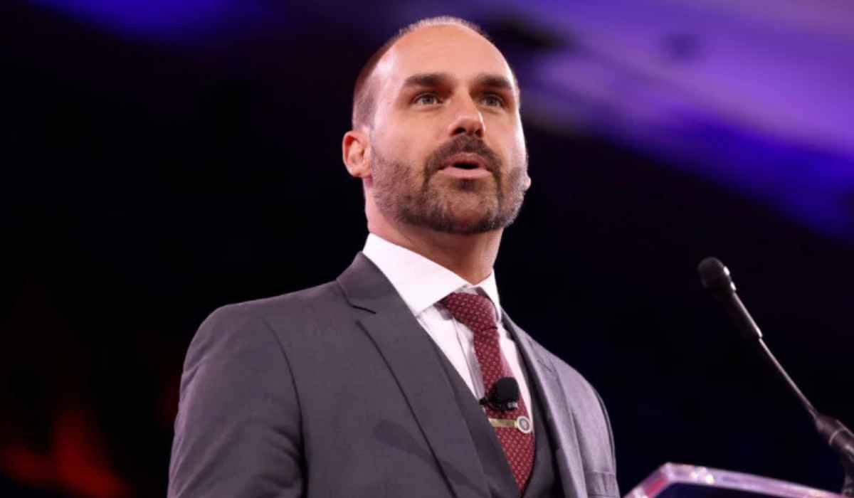 STF formaliza a denúncia contra Eduardo Bolsonaro por coação e obstrução