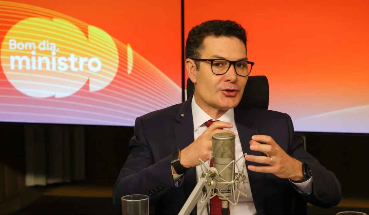 Modelo de tarifa em transporte público está "falido", diz ministro