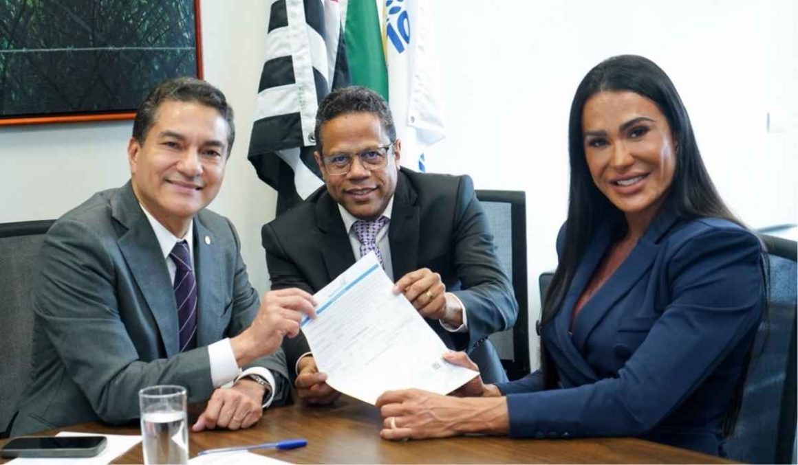 Gracyanne Barbosa se filia ao Republicanos de olho nas eleições