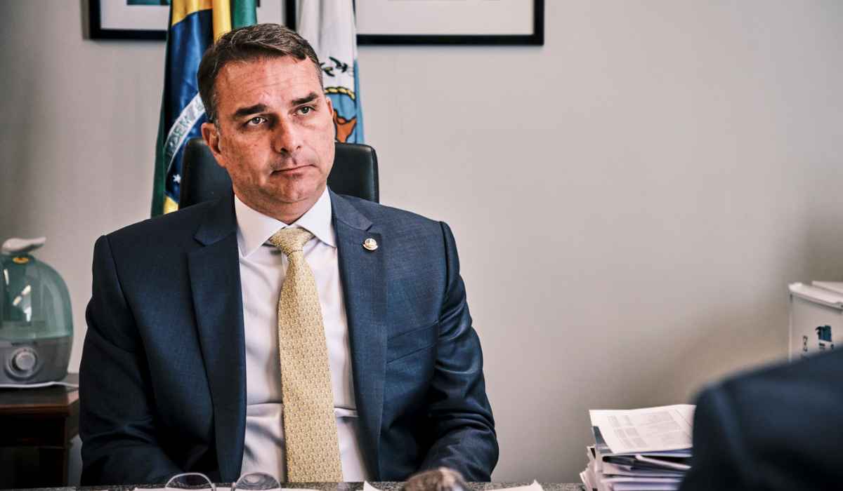 Anotações de Flávio Bolsonaro indicam plano do PL para eleições no Pará