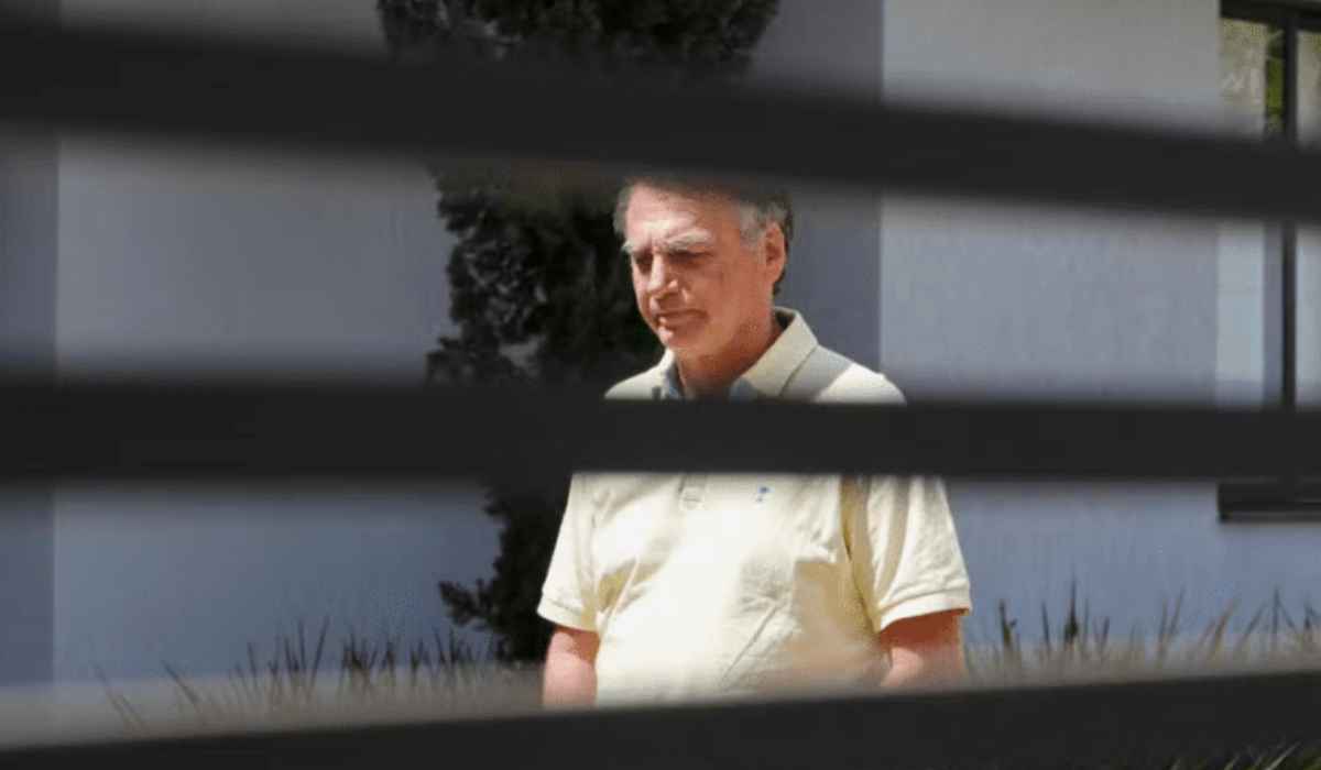 Moraes e Dino negam domiciliar e votam por Bolsonaro na Papudinha