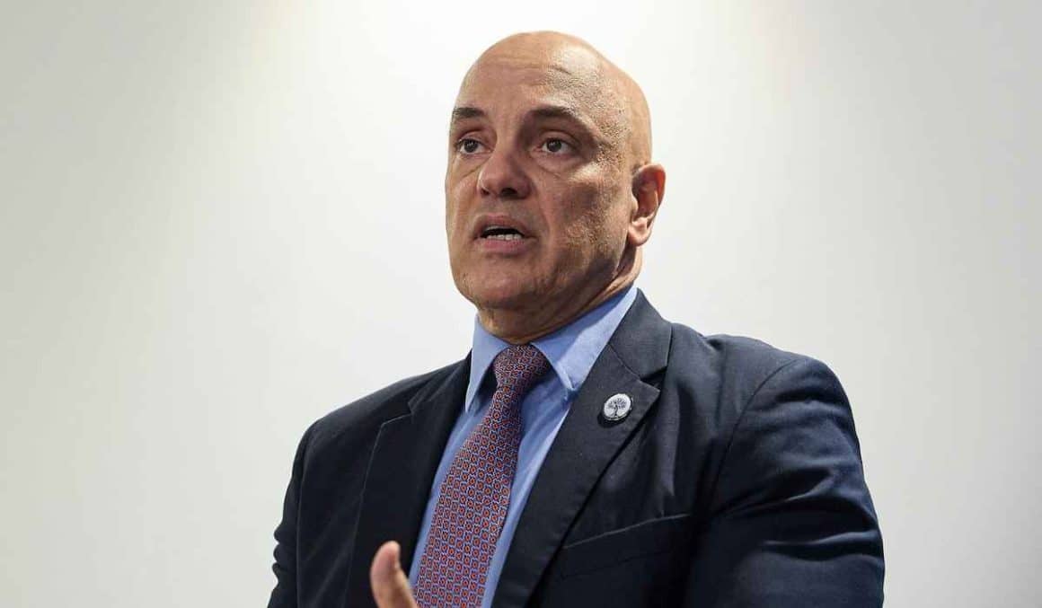 Alexandre de Moraes se manifesta sobre supostas mensagens com Vorcaro