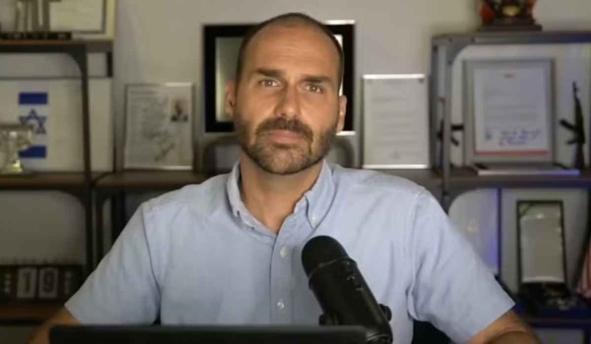 Eduardo Bolsonaro comemora asilo na Argentina a condenado pelo 8/1