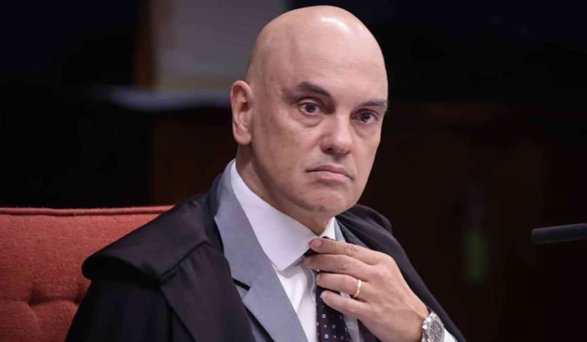 Moraes autoriza visita do assessor de Trump a Bolsonaro