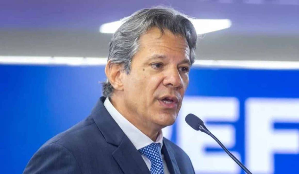 Haddad confirma saída do governo e diz estudar candidatura em SP