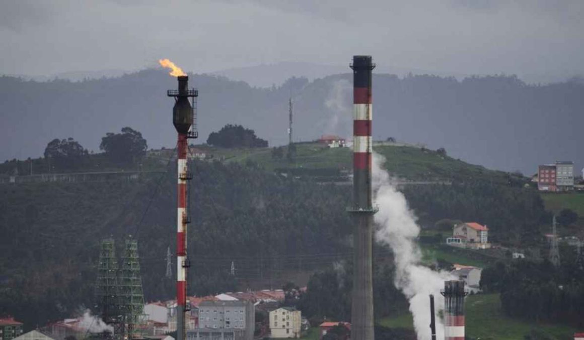Irã ataca instalações de petróleo no Golfo e provoca nova alta nos preços