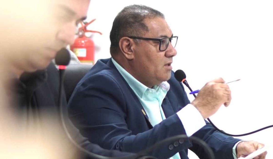 Vereador Rosenildo Freitas propõe pavimentação e rede de água para comunidades de Tailândia