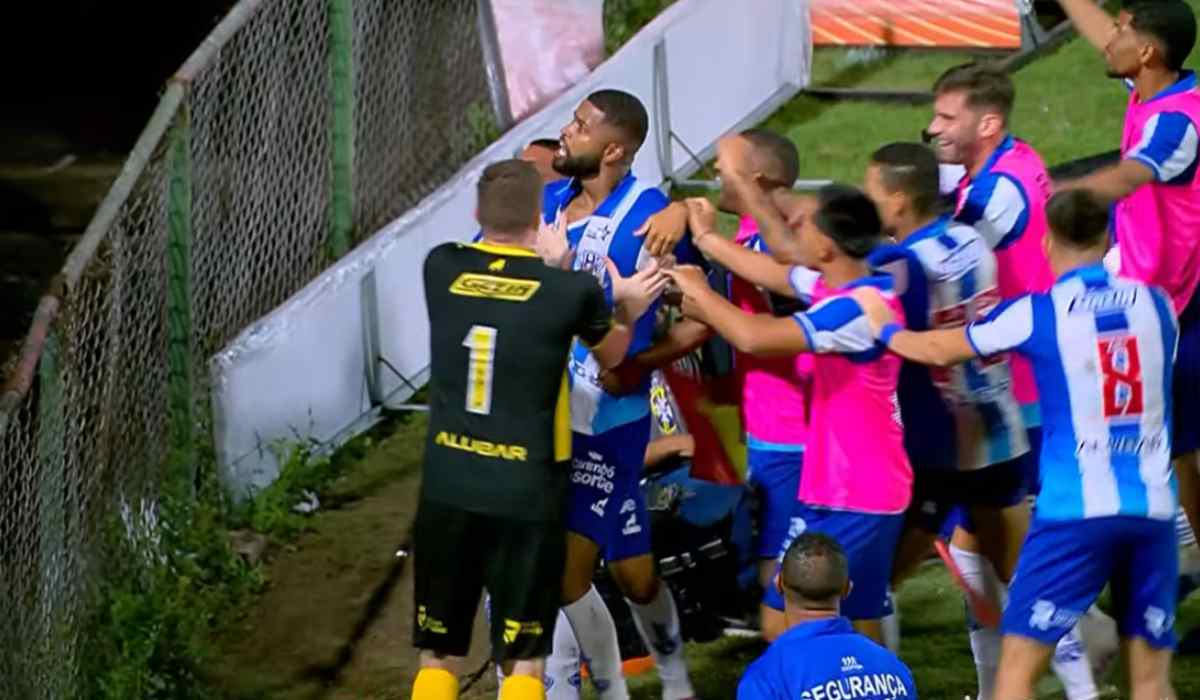 Paysandu vence de virada a Portuguesa e avança na Copa do Brasil