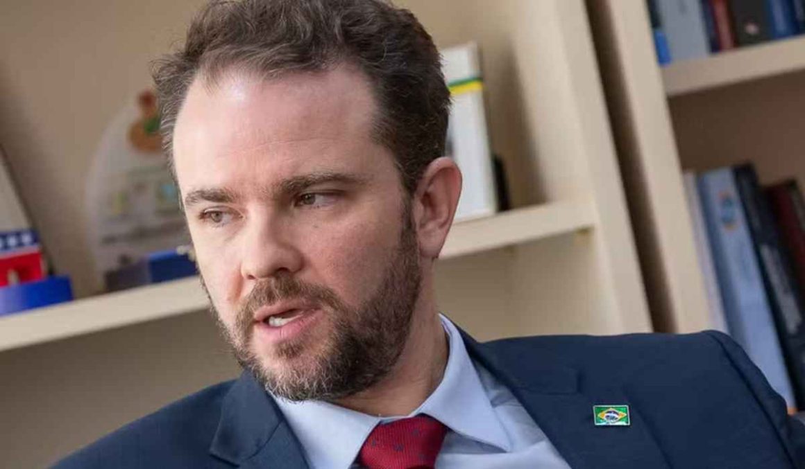 Lula oficializa saída de Haddad e nomeação de Durigan na Fazenda Lula oficializa saída de Haddad e nomeação de Durigan na Fazenda