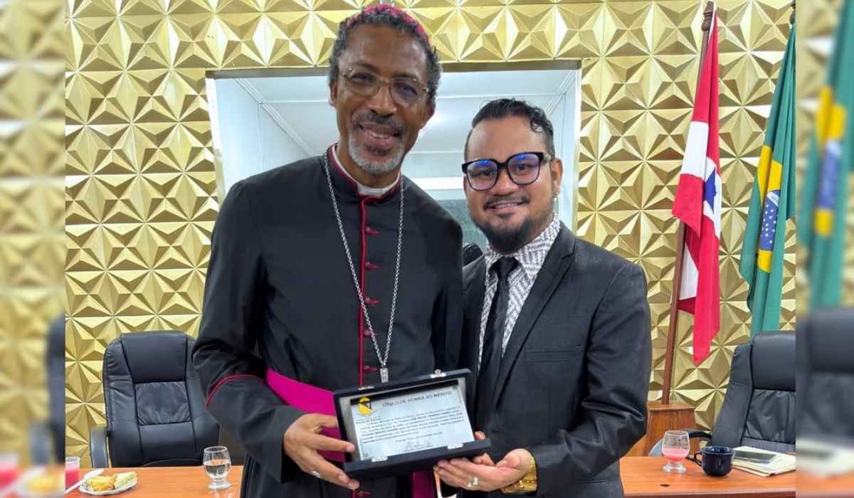 Professor Wagner em despedida do bispo Teodoro em Ponta de Pedras: "Sua missão aqui foi feita com louvor e com excelência”