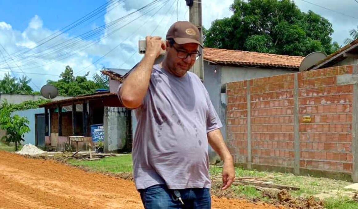 Miltinho Boiadeiro acompanha terraplanagem no bairro Fátima I e reforça atuação junto à gestão municipal