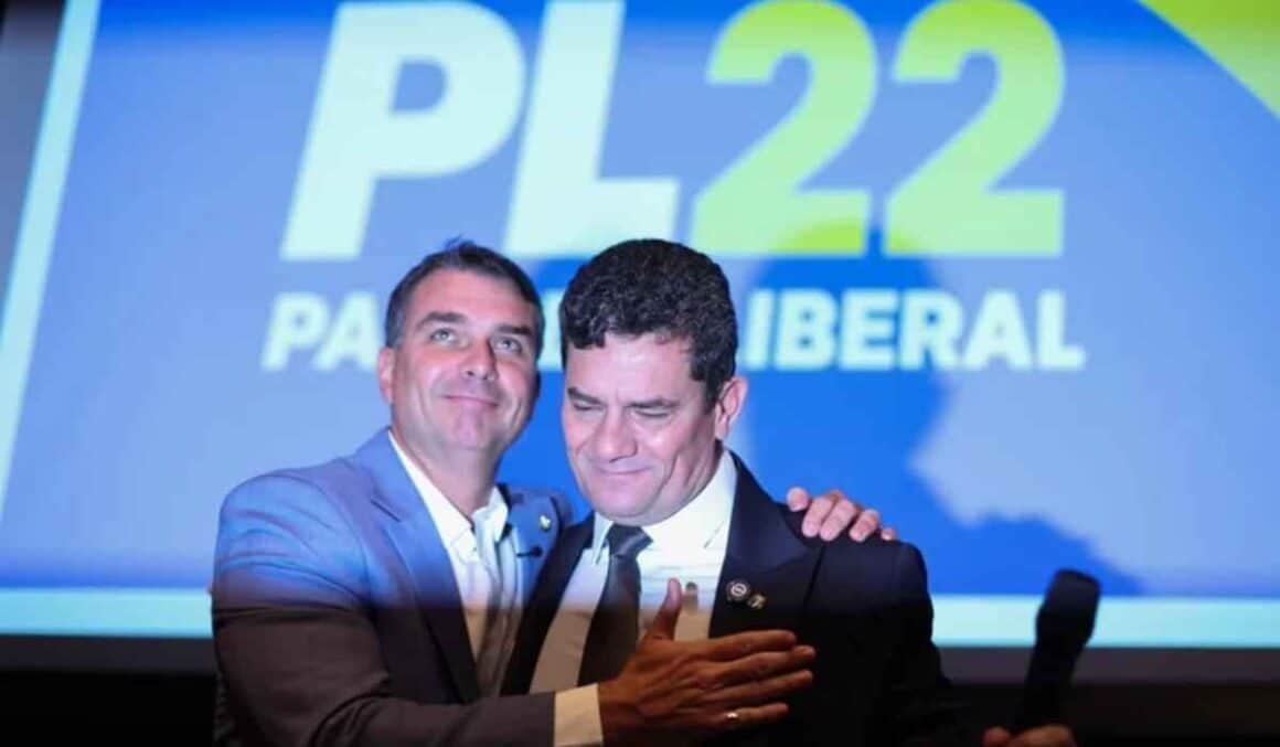 Moro se filia ao PL e reata com bolsonarismo Moro se filia ao PL e reata com bolsonarismo