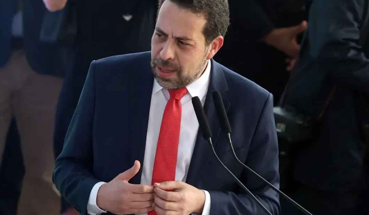 Boulos recebe caminhoneiros no Planalto e critica governadores